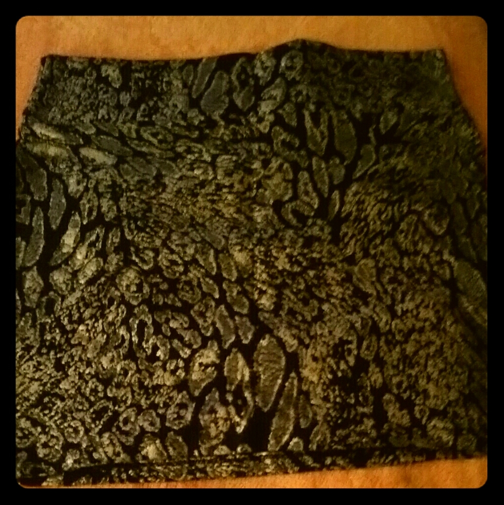 Gold printed mini skirt